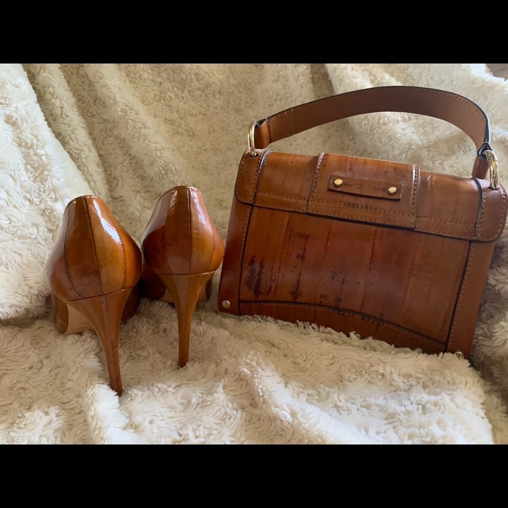 Classic Sergio Rossi heel with matching purse. - Picture 2 of 9